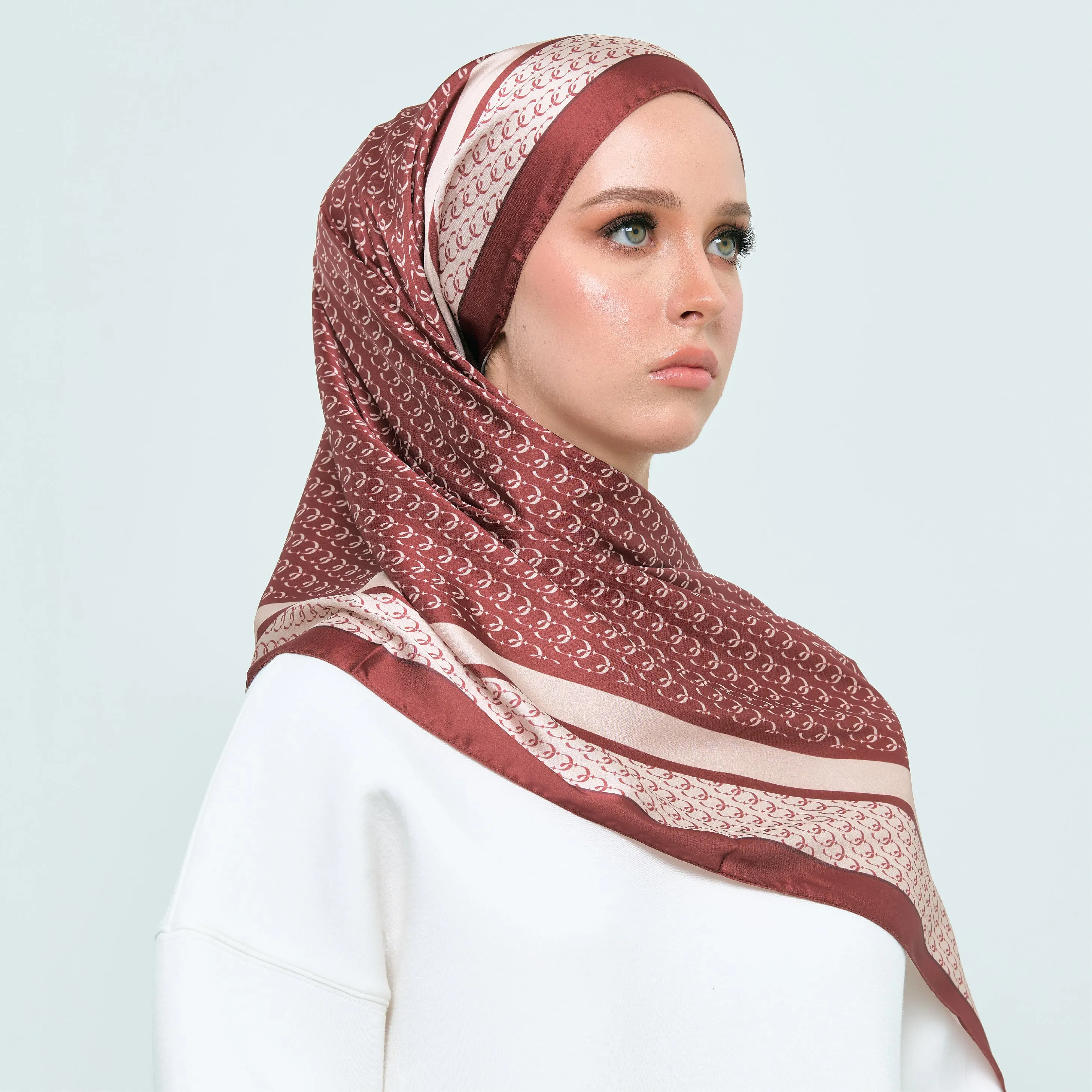 CLUBHOUSE SCARVES (SQUARE) IN BROWN